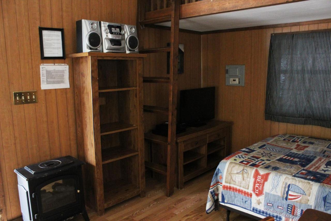 Bed and Breakfast Berry Creek Cabins Isabel Экстерьер фото