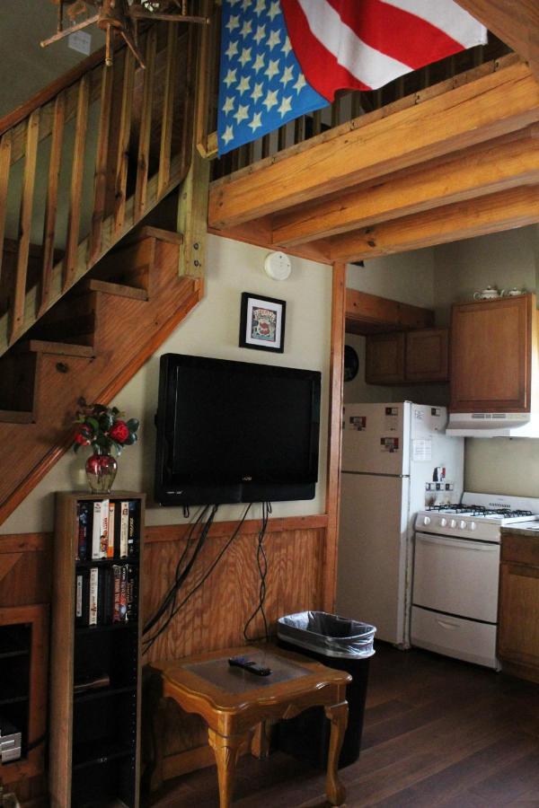 Bed and Breakfast Berry Creek Cabins Isabel Экстерьер фото