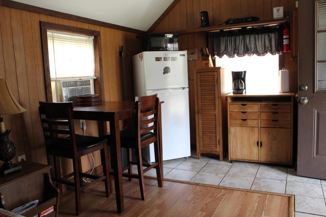 Bed and Breakfast Berry Creek Cabins Isabel Экстерьер фото